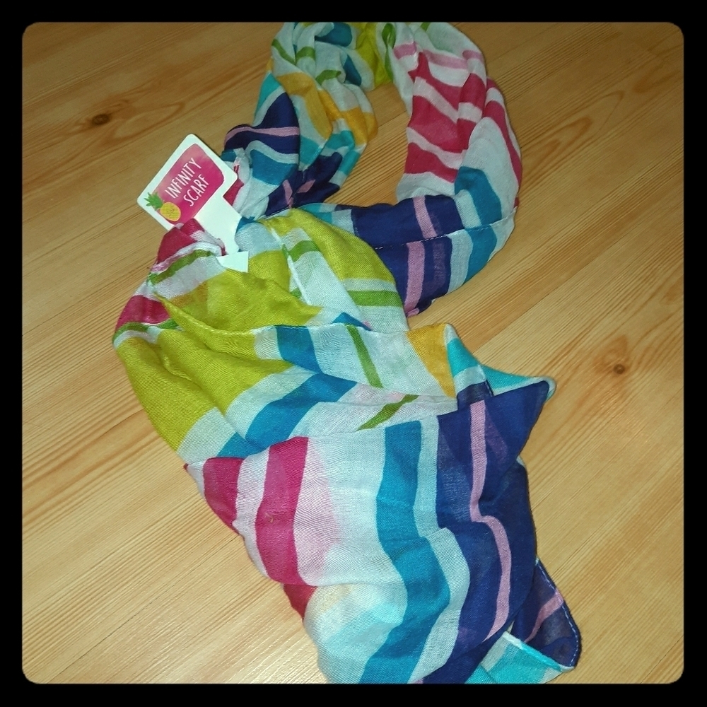 Colorful Infinity scarf - Picture 4 of 4